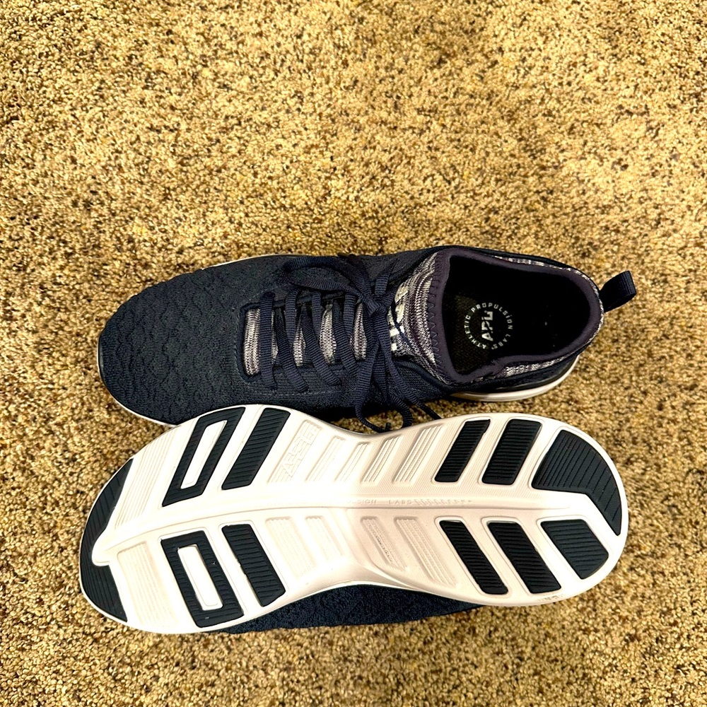 APL Women’s TechLoom Phantom Sneakers - Picture 7 of 8